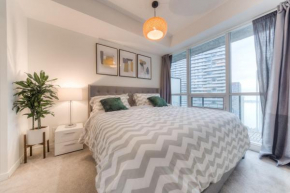 Stylish Newly Furnished Condo with Beautiful Lake View